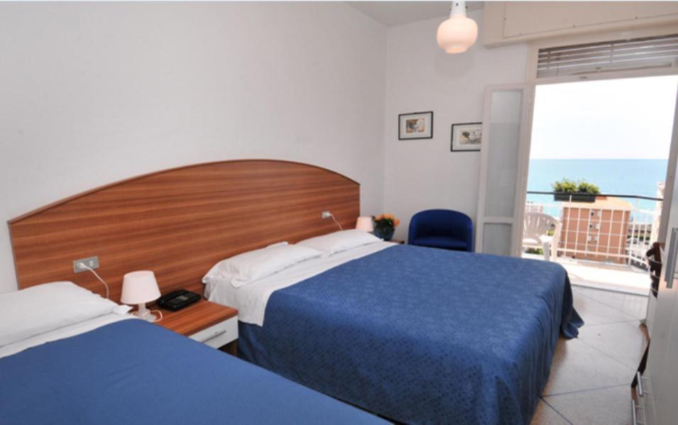 Hotel Mediterraneo Cavi di Lavagna Zimmer foto